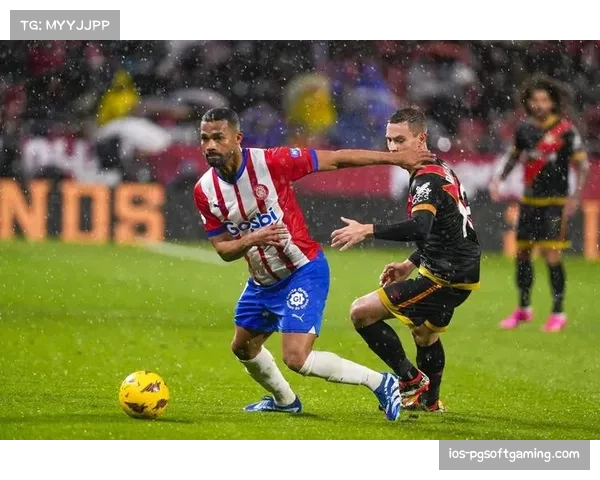 莱万特中场球员跑动积极 攻防转换中作用关键